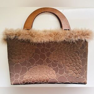 Vintage Elegant Brown Floral Handbag wooden handle feathered all around top part